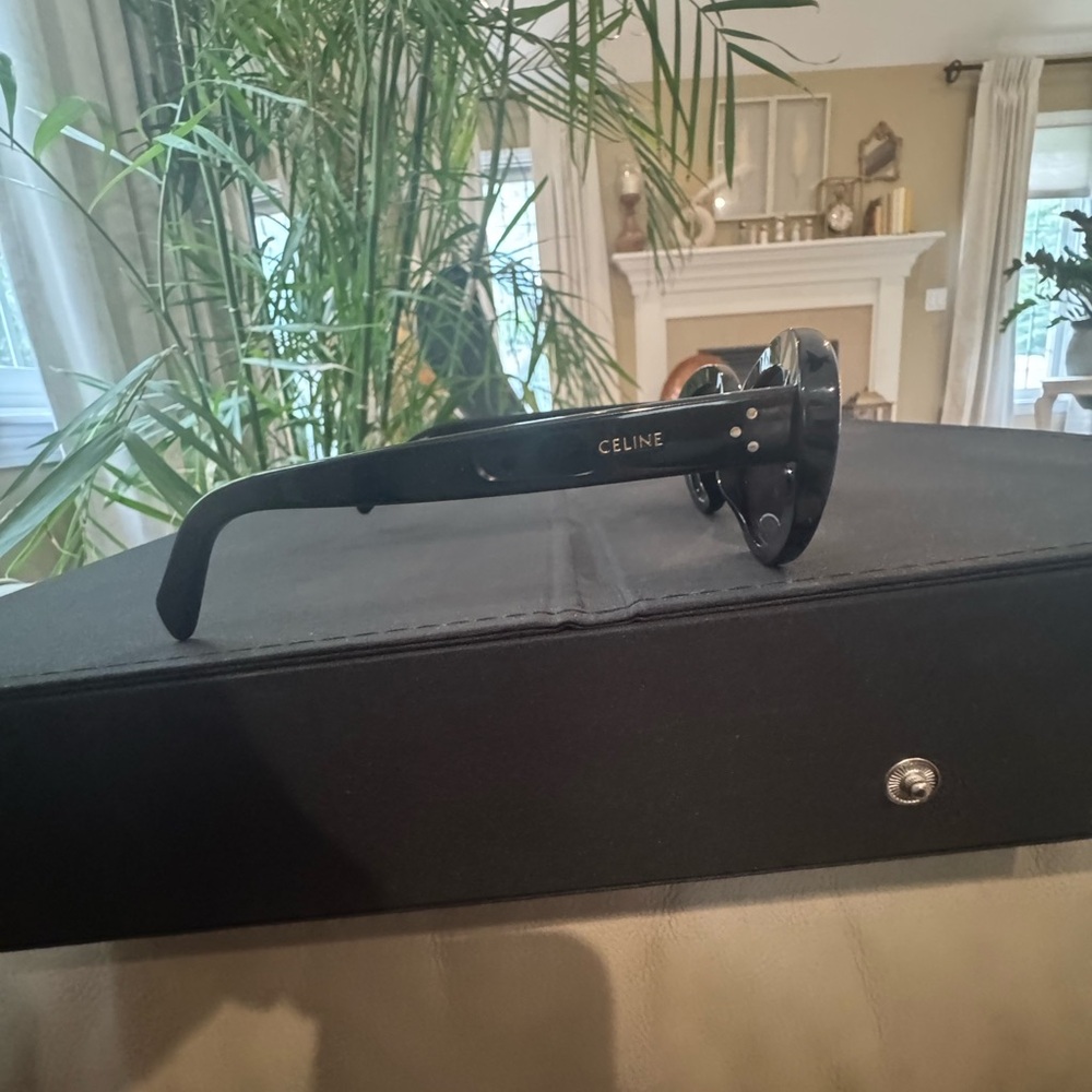 Celine Elegant Black Sunglasses - Picture 2 of 3